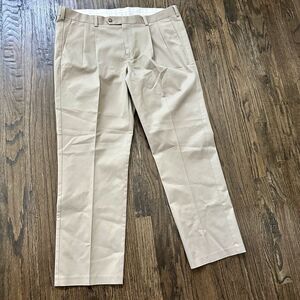 Roundtree & Yorke Men Khakis Chino Pants 38x29 Tan Stretch Cotton Pleated Pocket